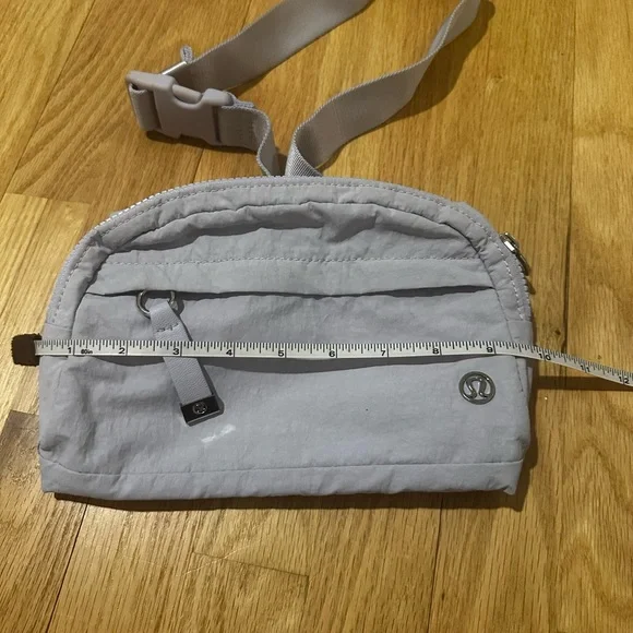 Lululemon belt bag periwinkle lilac - Picture 5 of 6